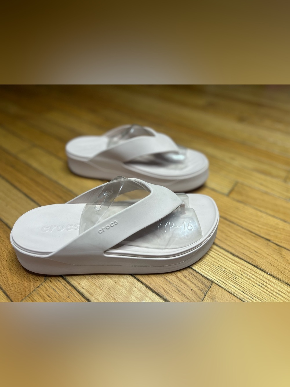 Crocs Getaway Platform Flip Flop thong sandals womenโs size 10 pale pink comfort